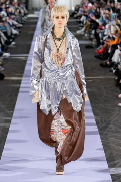 Look 18